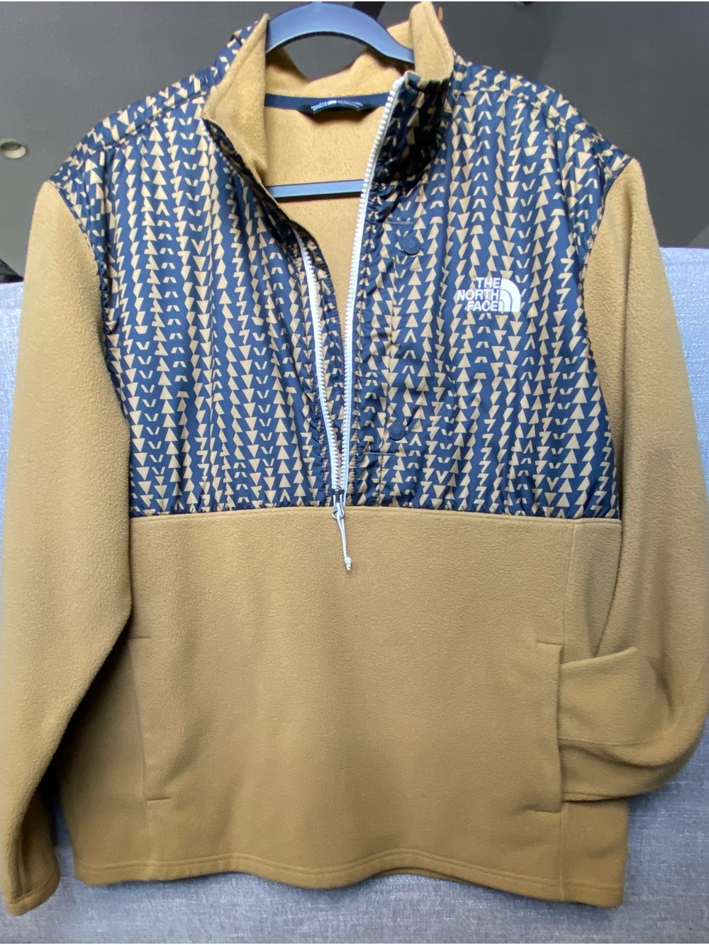 The North Face Men's Tan Fleece Half-Zip with Navy Patterned Yoke— LIKE NEW!